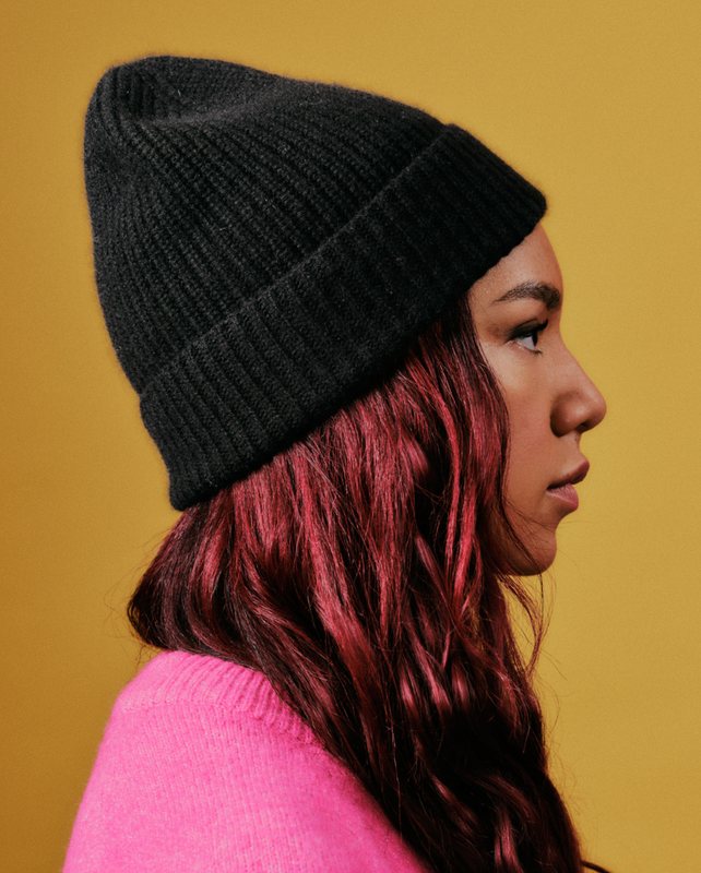 Shard Cashmere Beanie Hat in Black