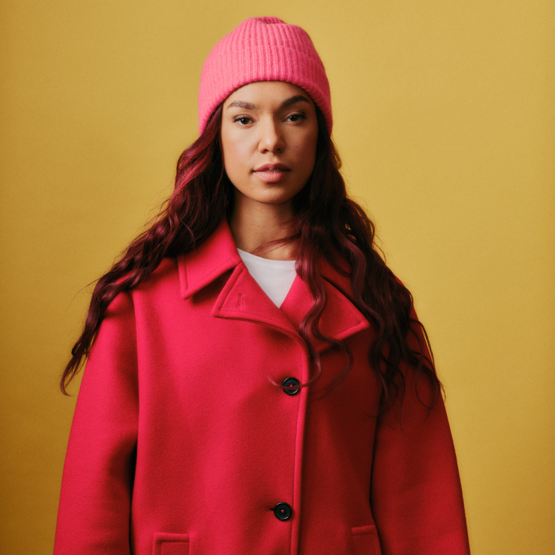 Shard Cashmere Beanie Hat in Coral