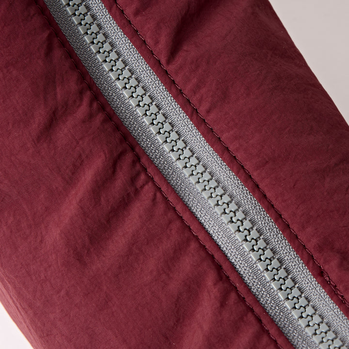 Farringdon Bordeaux Taslon
