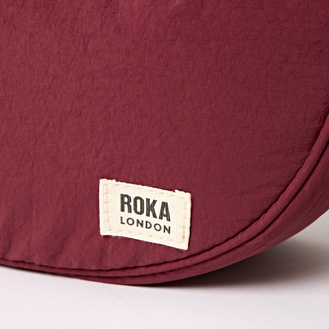 Farringdon Bordeaux Taslon
