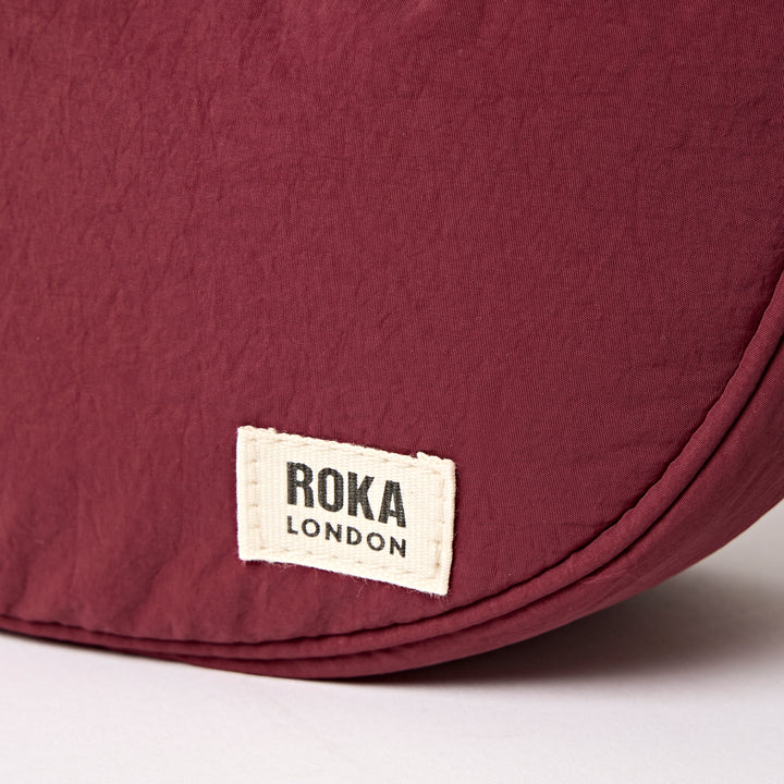 Farringdon Bordeaux Taslon