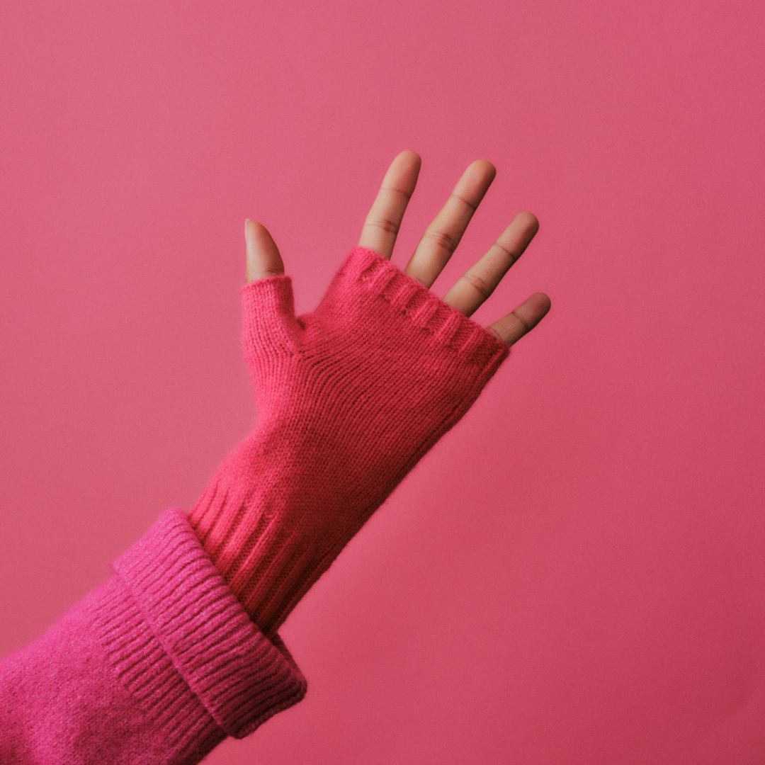 Metropolitan Cashmere Gloves in Coral