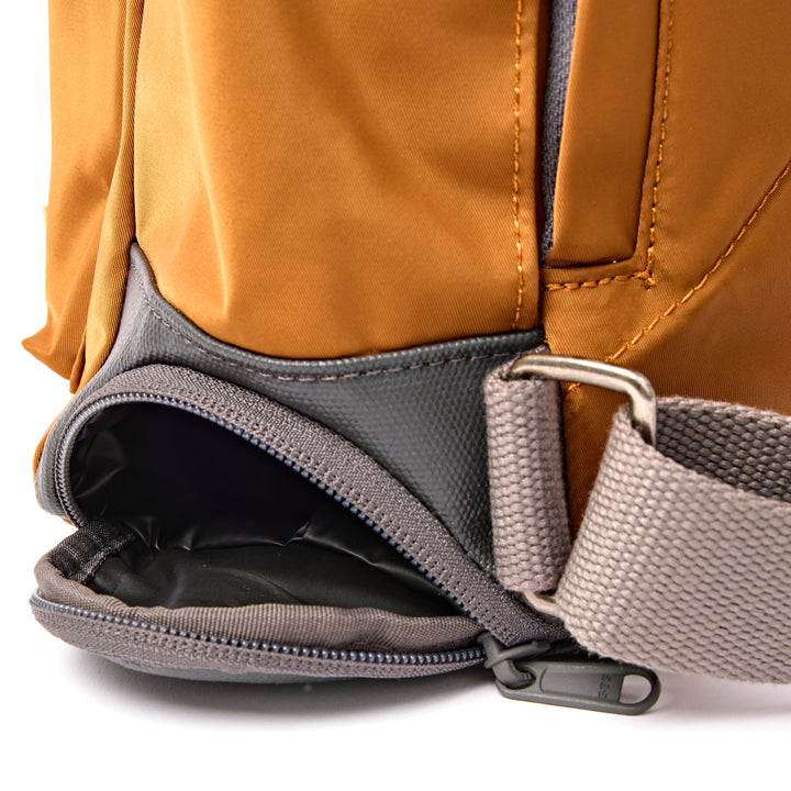 Bayswater Umbrella Backpack in Biscuit