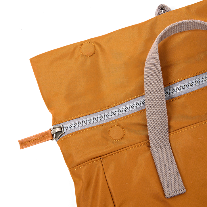 Bayswater Umbrella Backpack in Biscuit