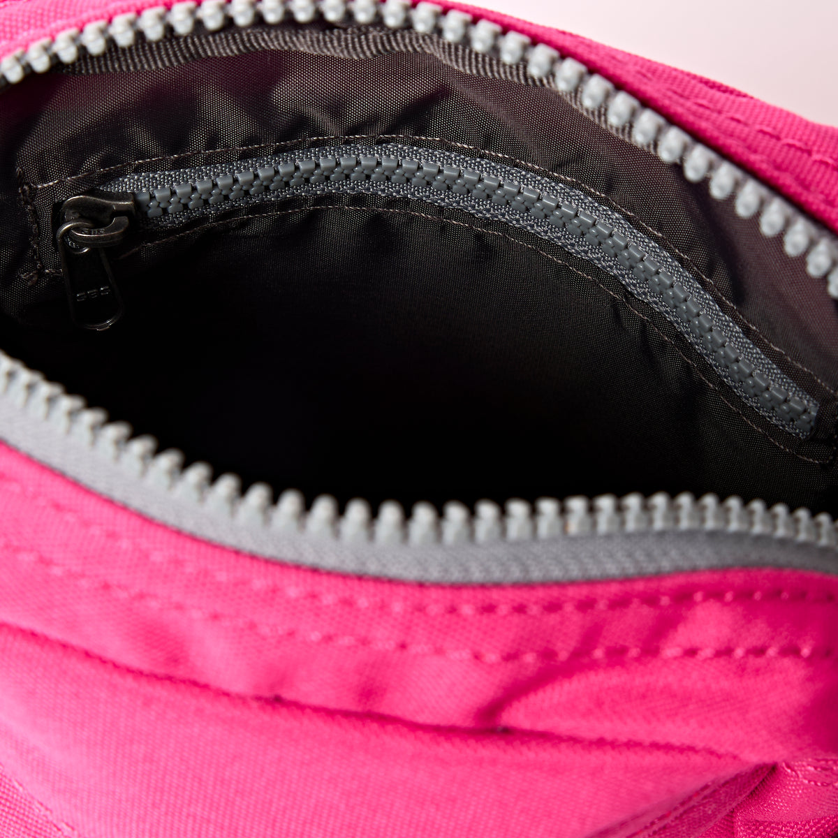 Bond Pocket Crossbody Bag in Granita Red