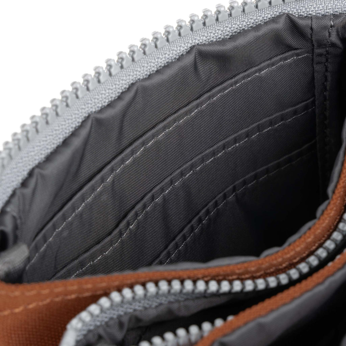 Carnaby Wallet in Bran