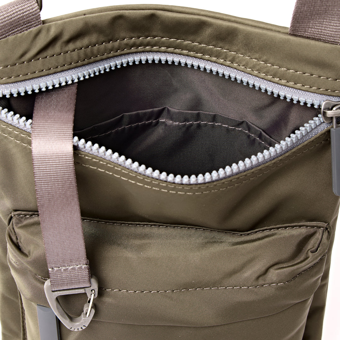 Chelsea B Crossbody Bag in Army