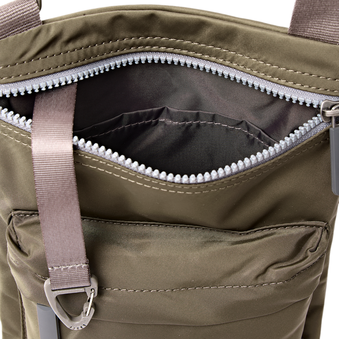 Chelsea B Crossbody Bag in Army