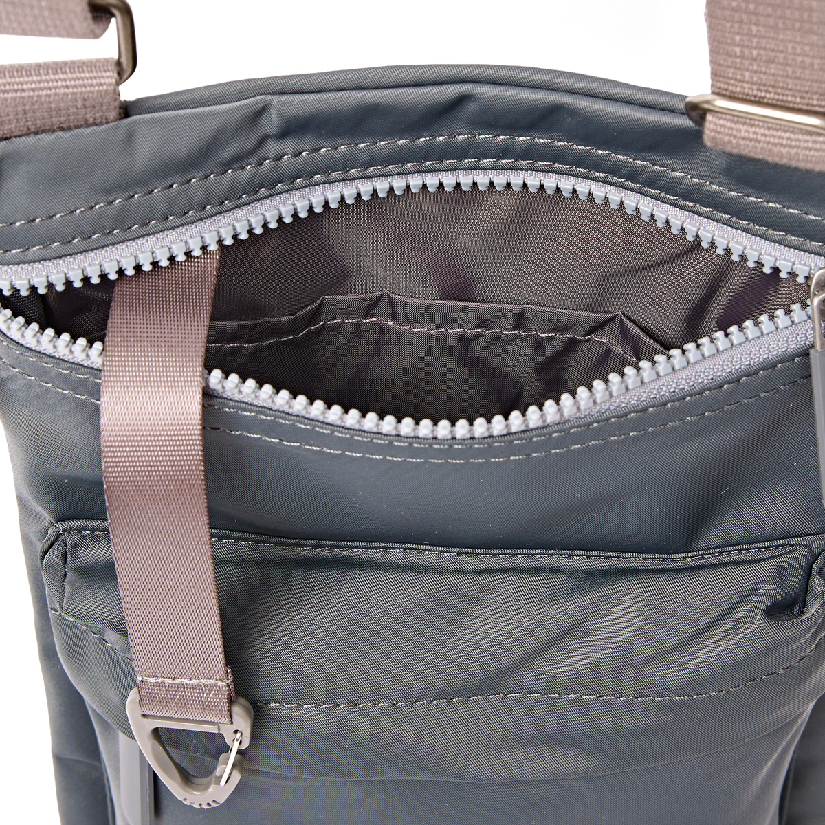 Chelsea B Crossbody Bag in Beluga