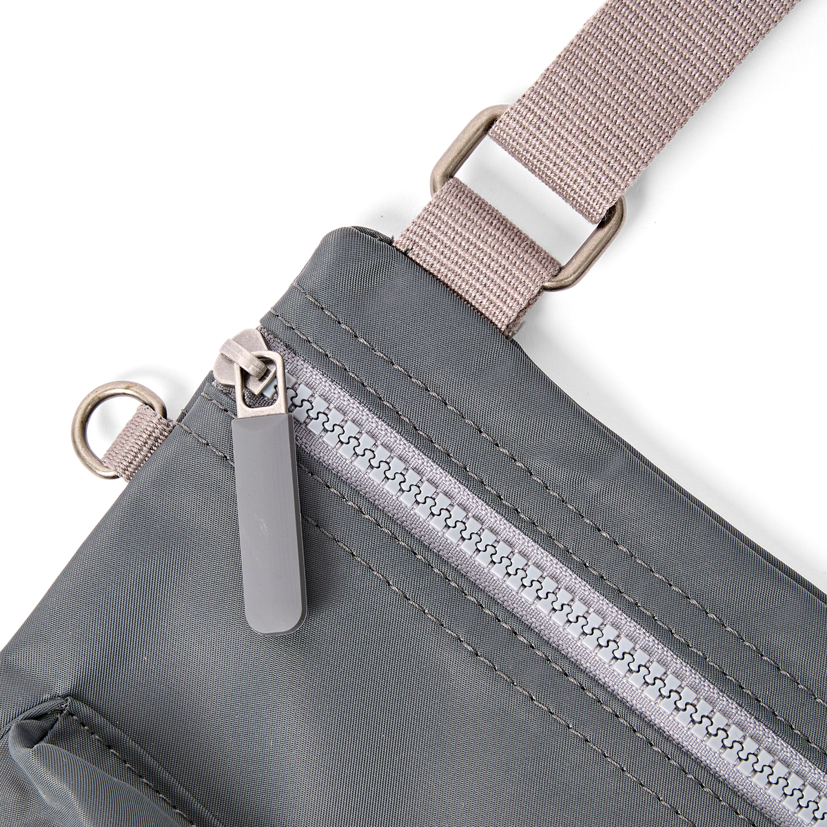 Chelsea B Crossbody Bag in Beluga