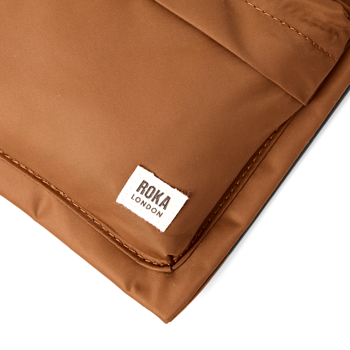 Chelsea B Crossbody Bag in Biscuit