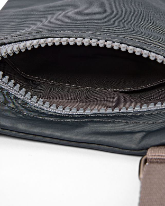 Chelsea Pocket Sling Bag in Beluga