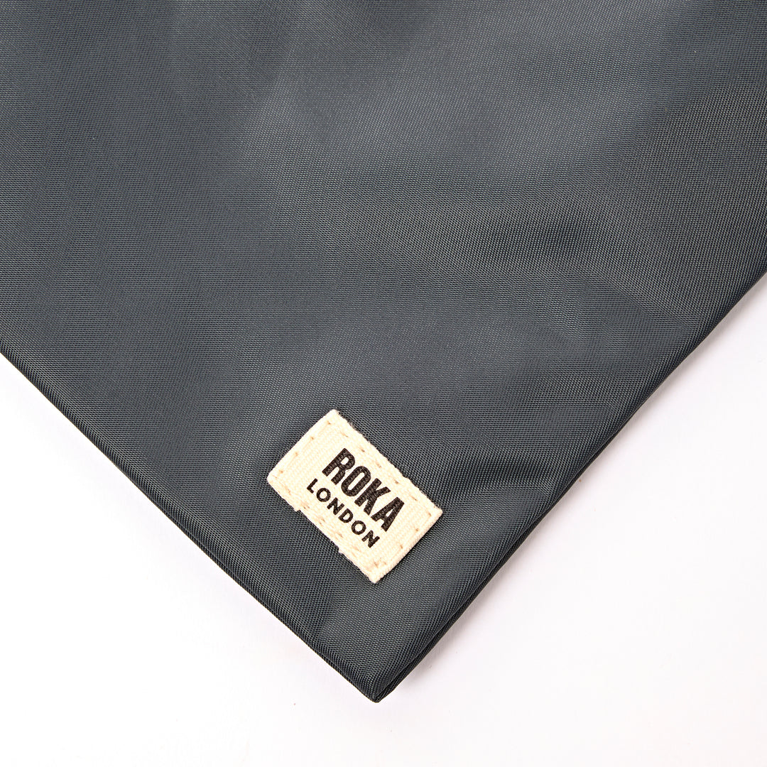 Chelsea Pocket Sling Bag in Beluga