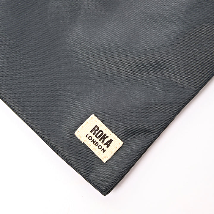 Chelsea Pocket Sling Bag in Beluga
