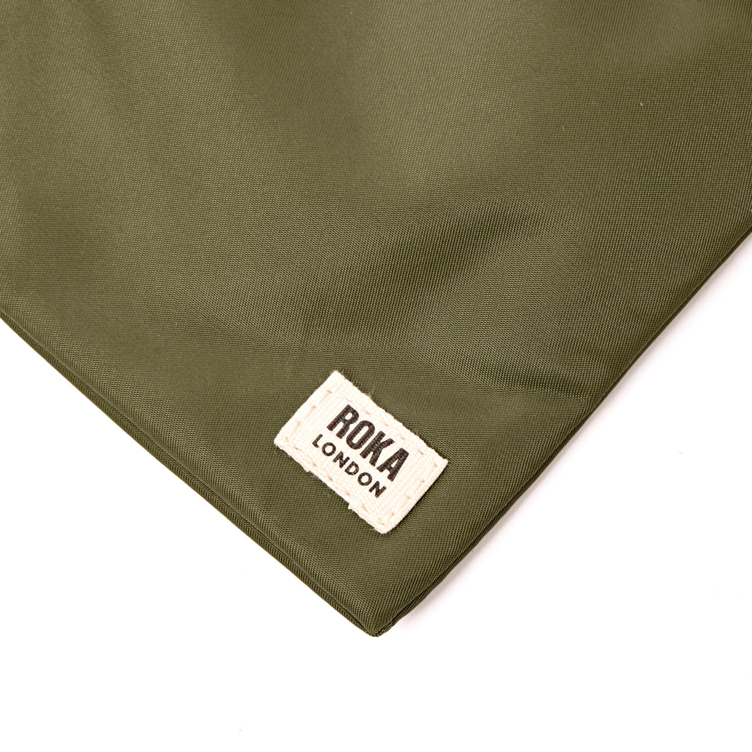 Chelsea Pocket Sling Bag in Chive