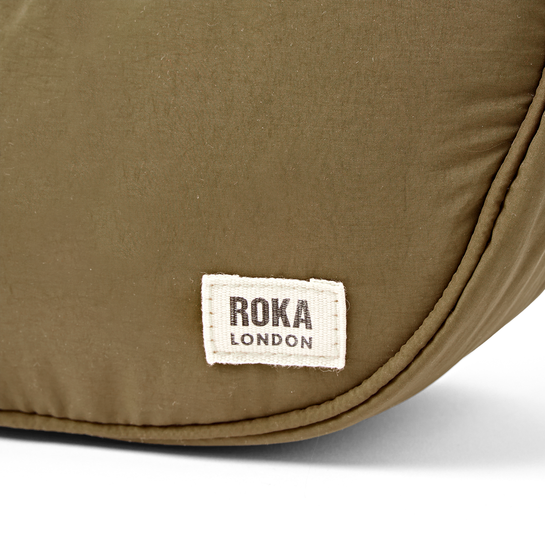 Farringdon Half Moon Bag in Moss