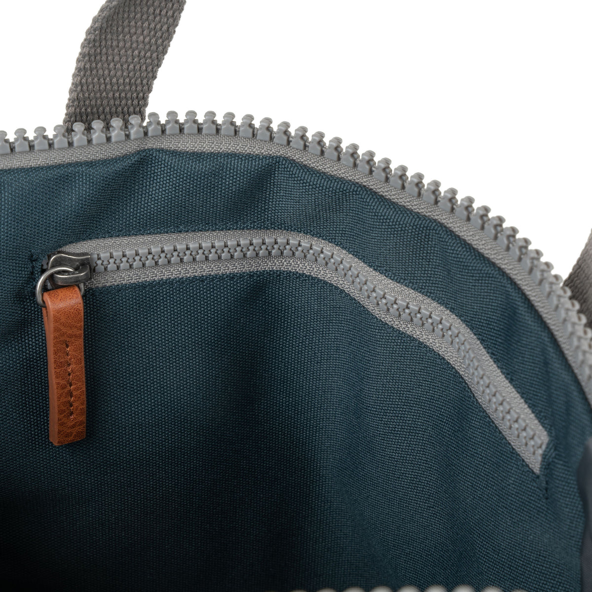 Finchley Backpack in Smoke