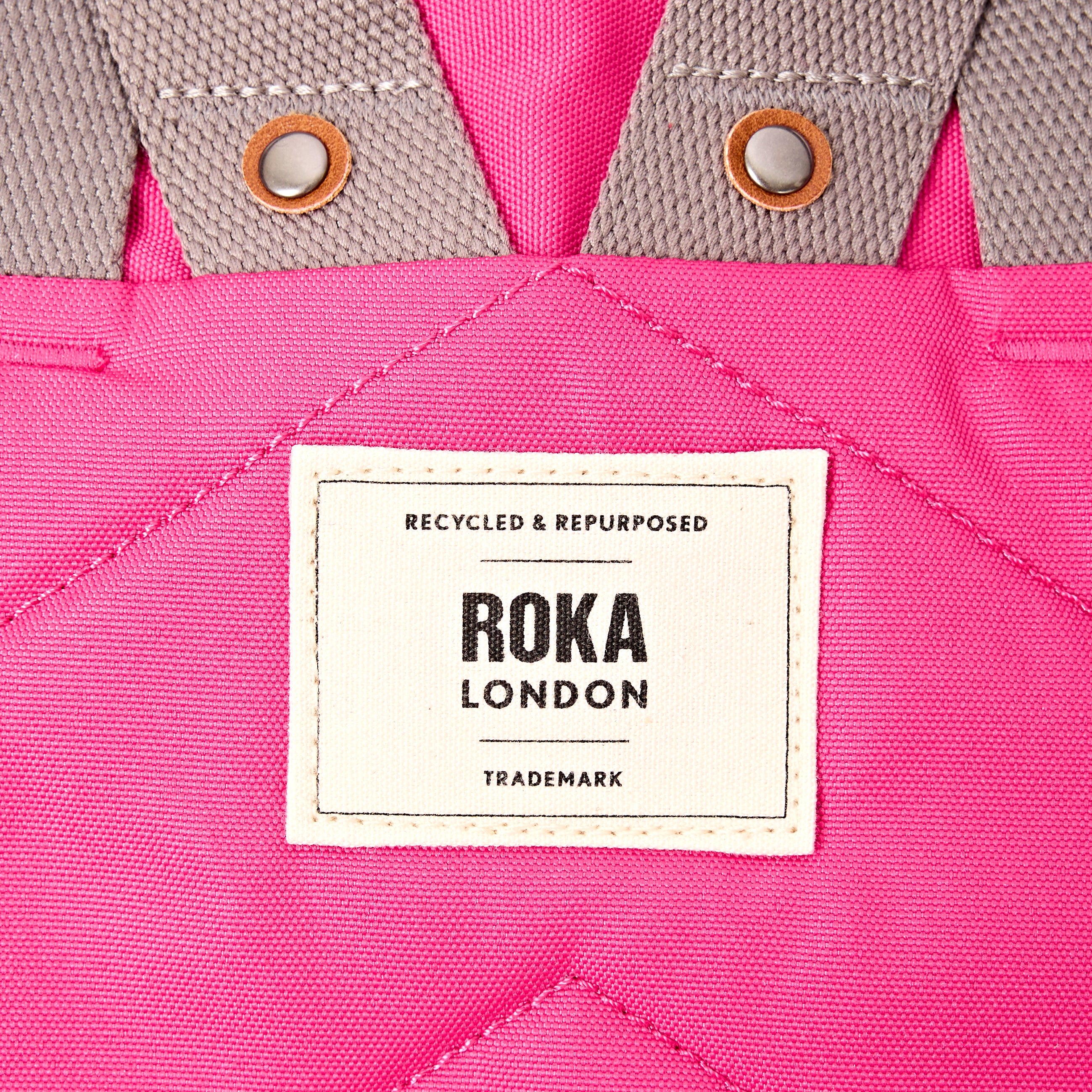 小物 Ricky GF Finchley Granita Red | Eco-Friendly Backpack | ROKA London