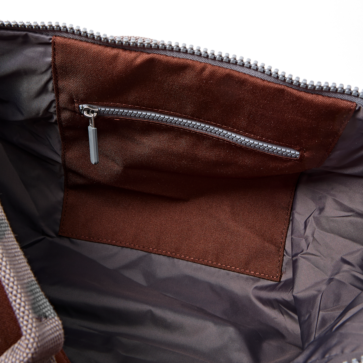 Heathrow Duffel Bag Backpack in Chocolate
