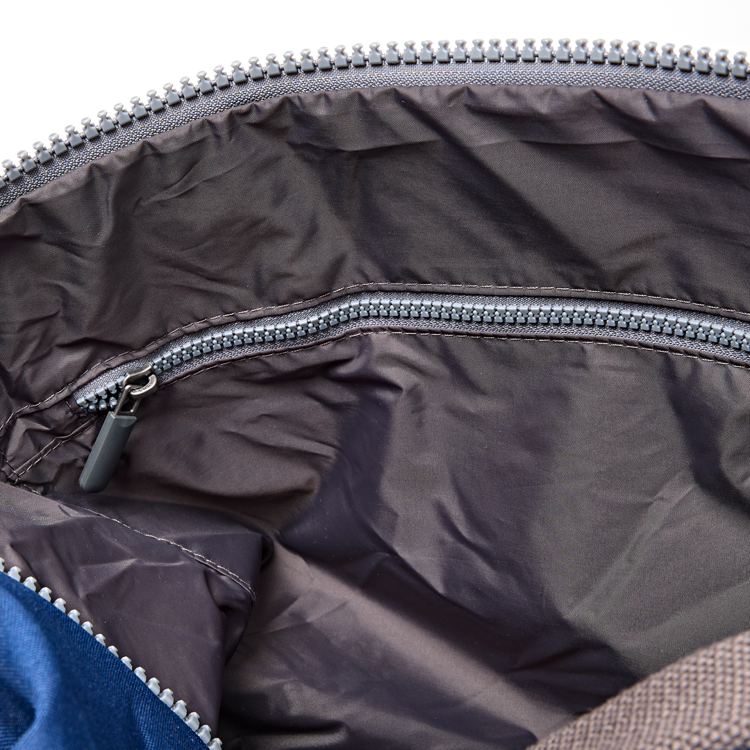 Heathrow Duffel Bag Backpack in Crisp Blue