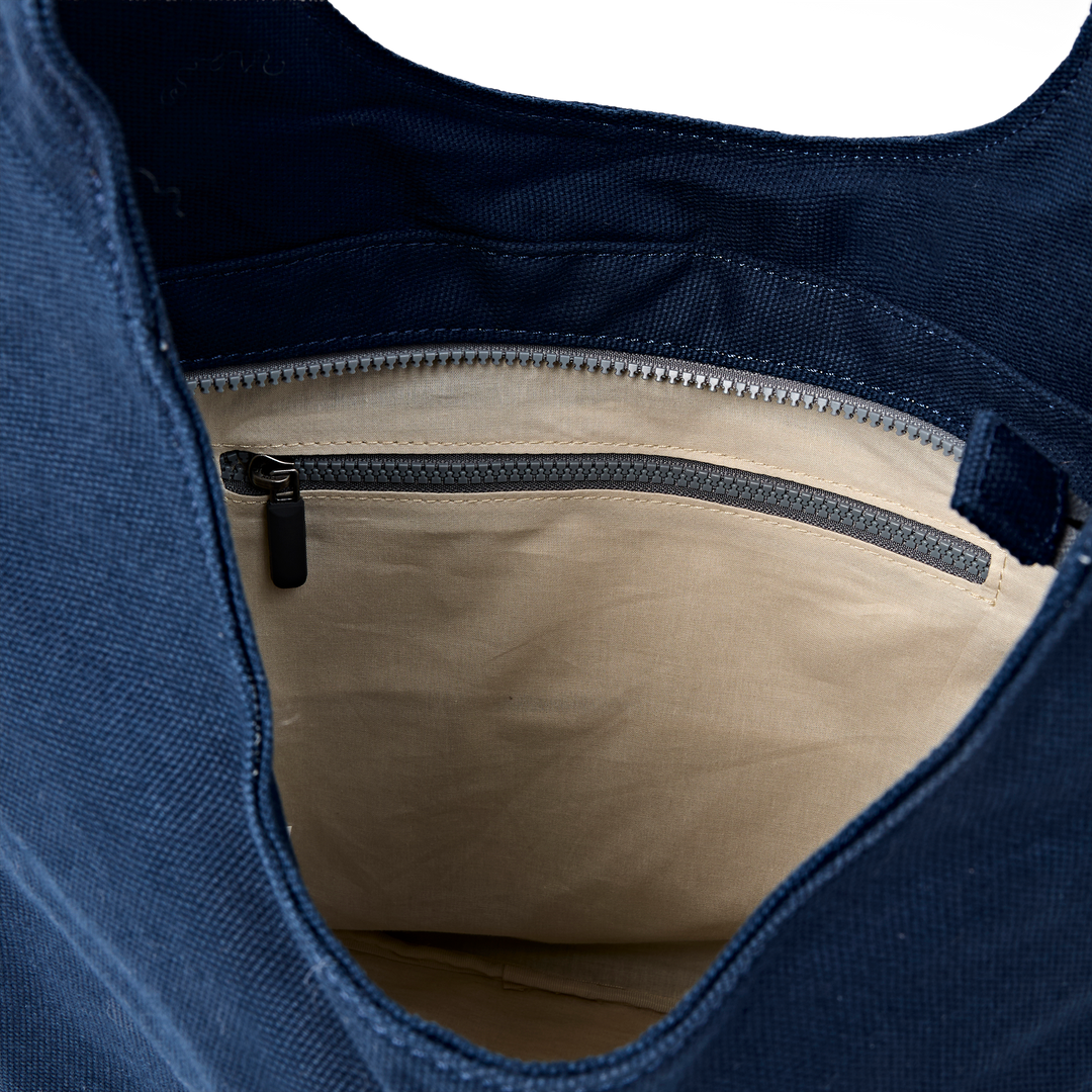 Hoxton Shoulder Bag in Admiral