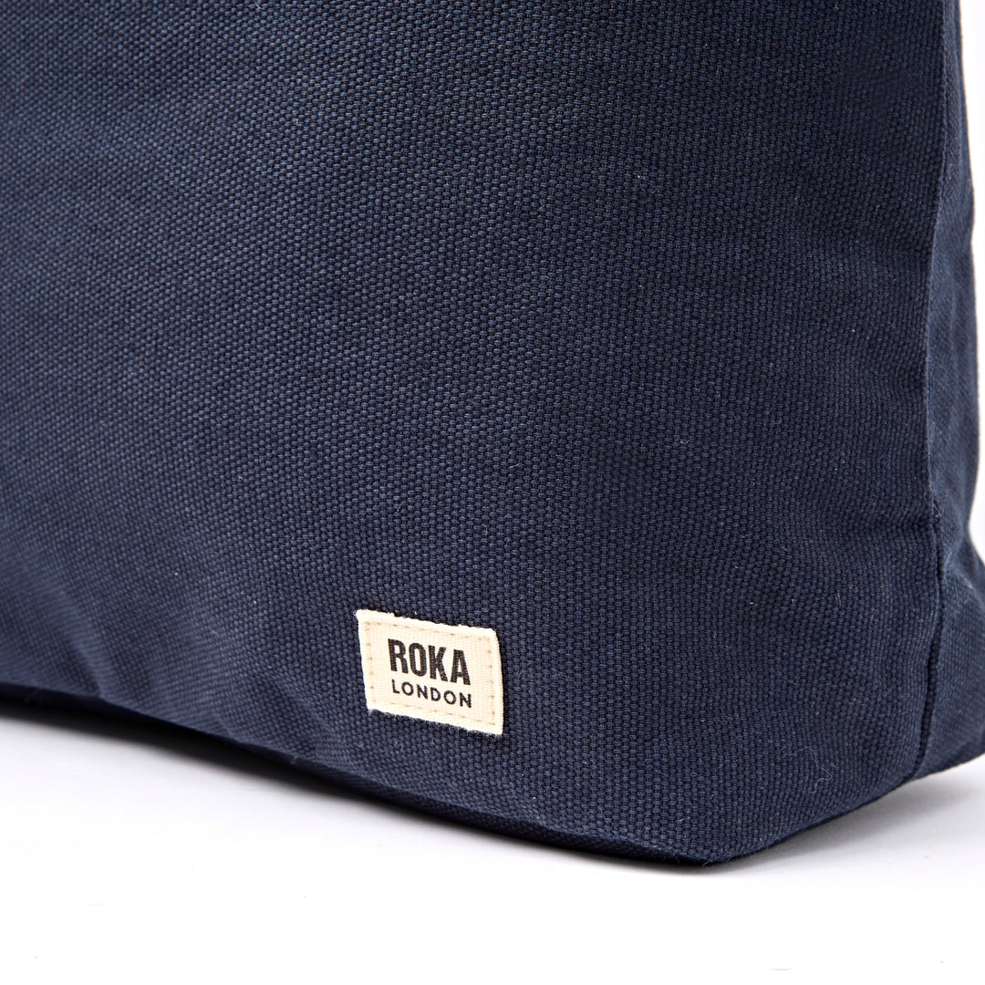 Hoxton Shoulder Bag in Anthracite