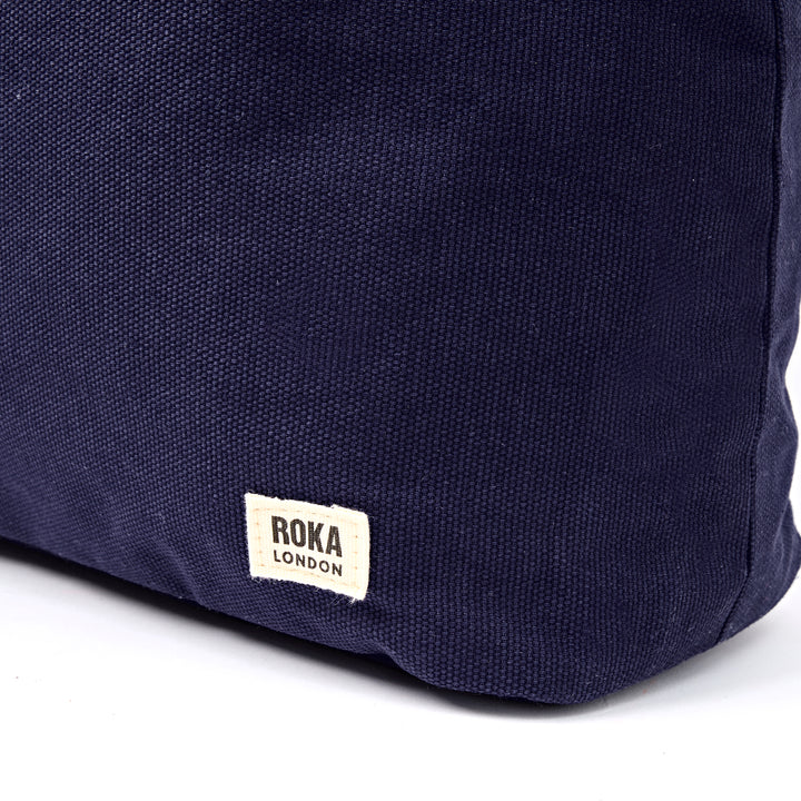 Hoxton Shoulder Bag in Navy Blue