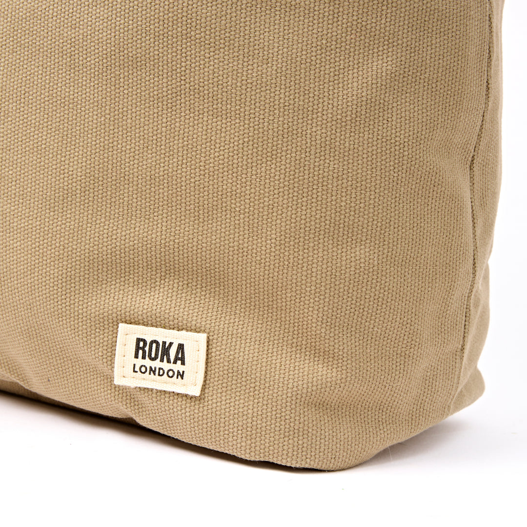 Hoxton Shoulder Bag in Safari