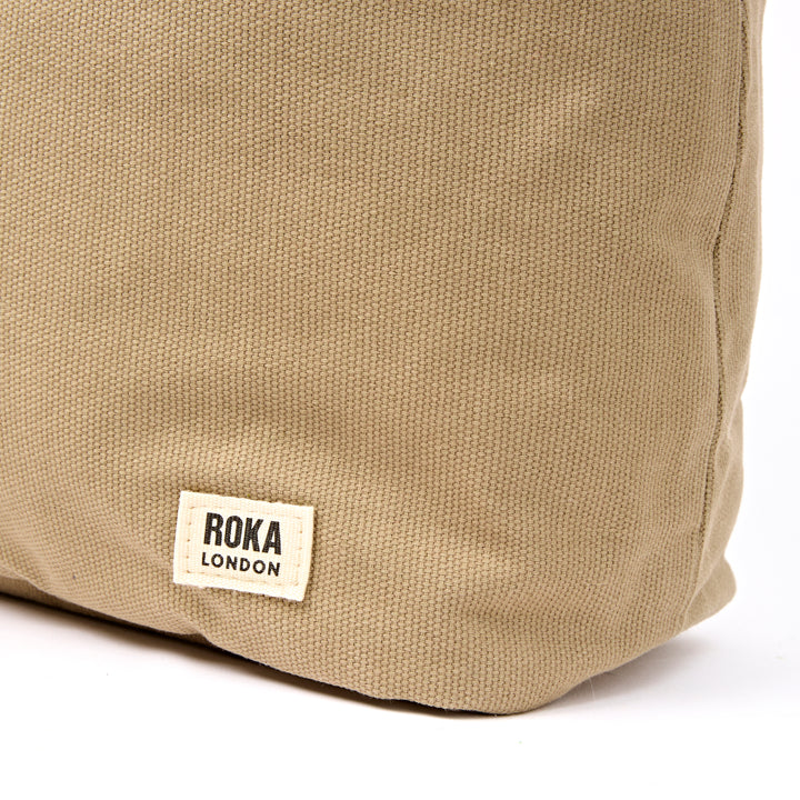Hoxton Shoulder Bag in Safari