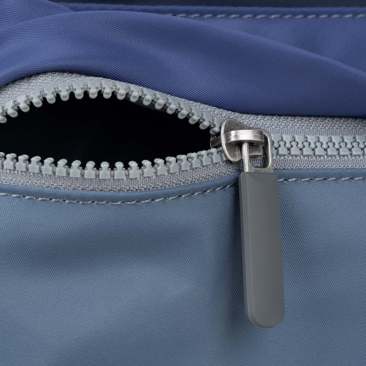 Kennington Crossbody Bag in Indigo Tonal