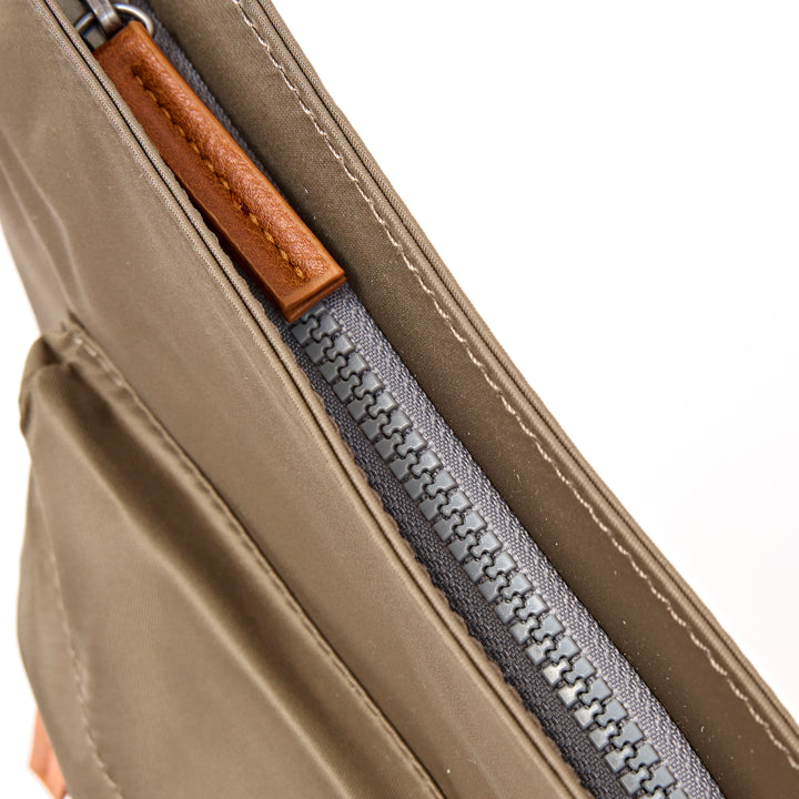 Kennington Crossbody Bag in Army
