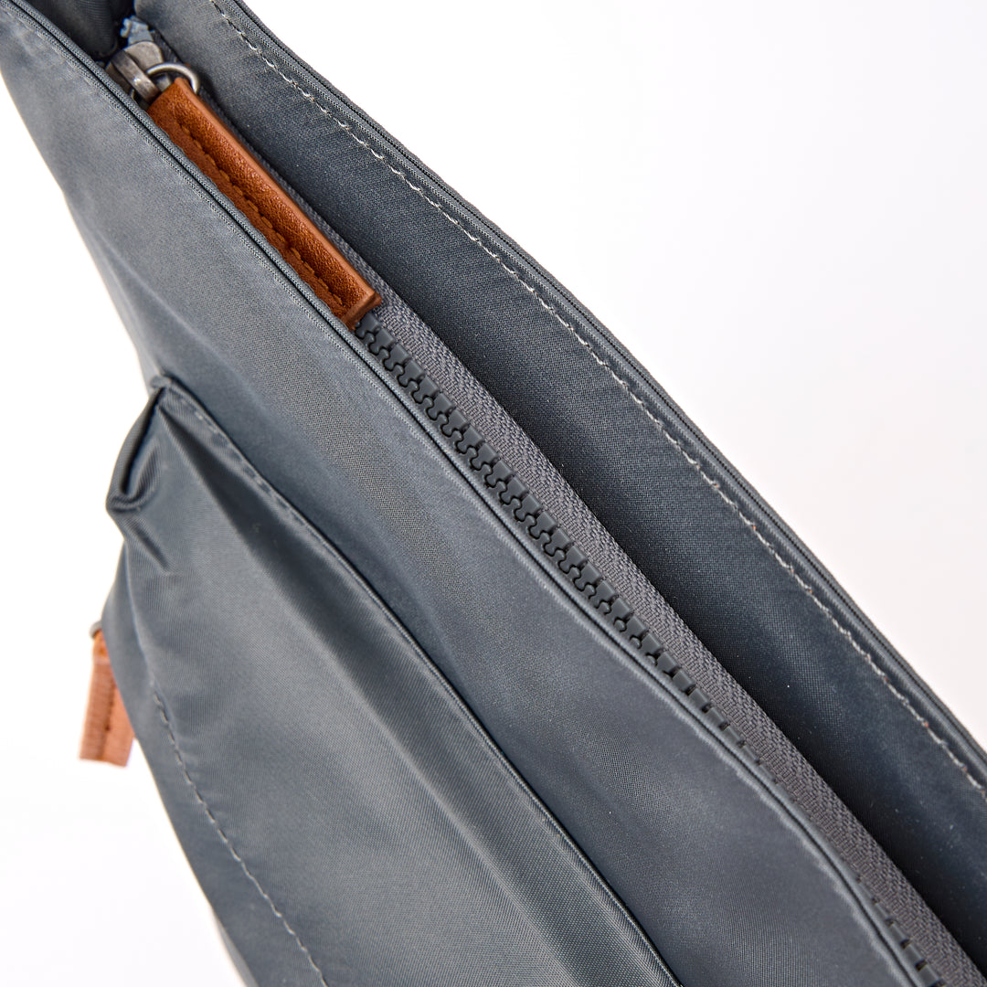 Kennington Crossbody Bag in Beluga