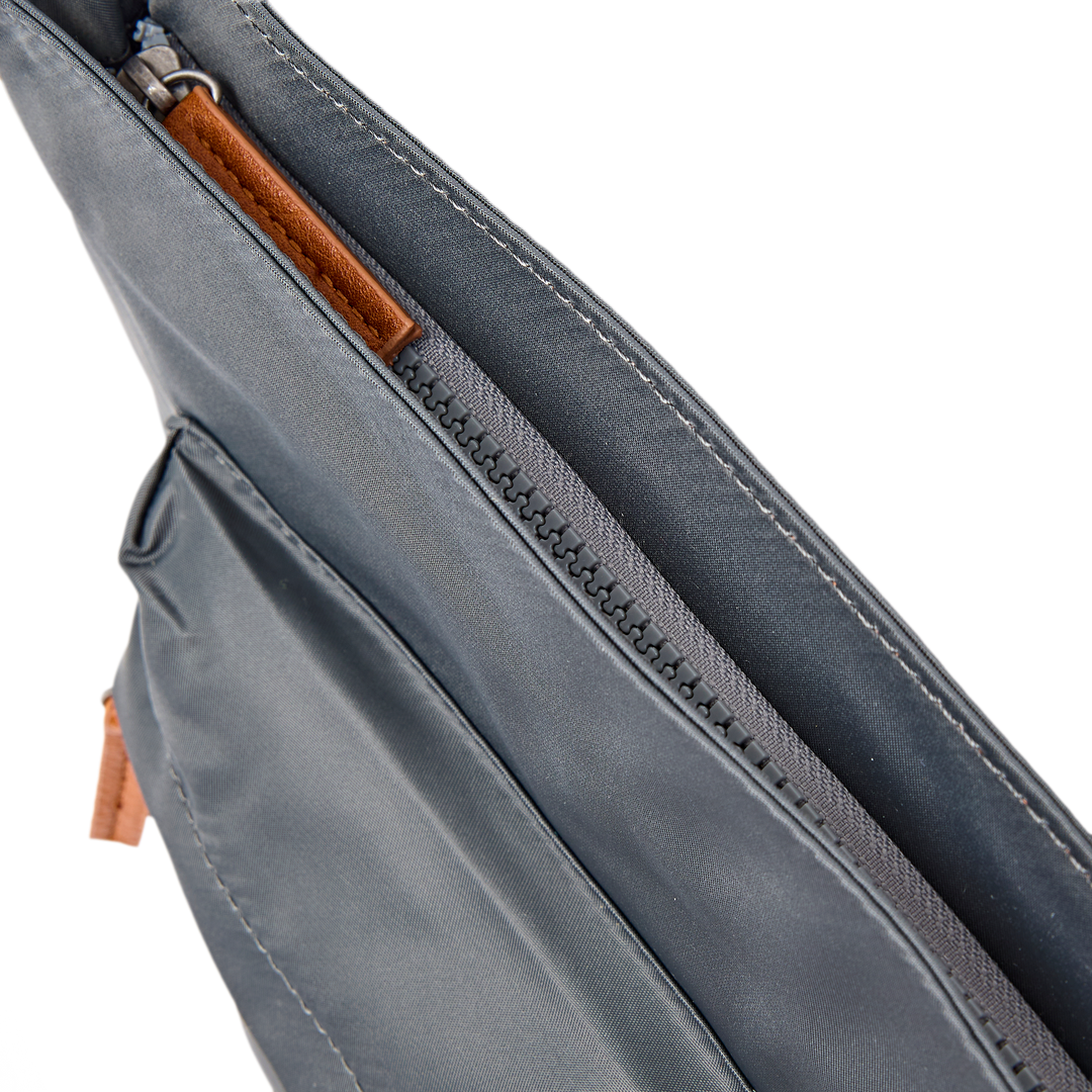 Kennington Crossbody Bag in Beluga