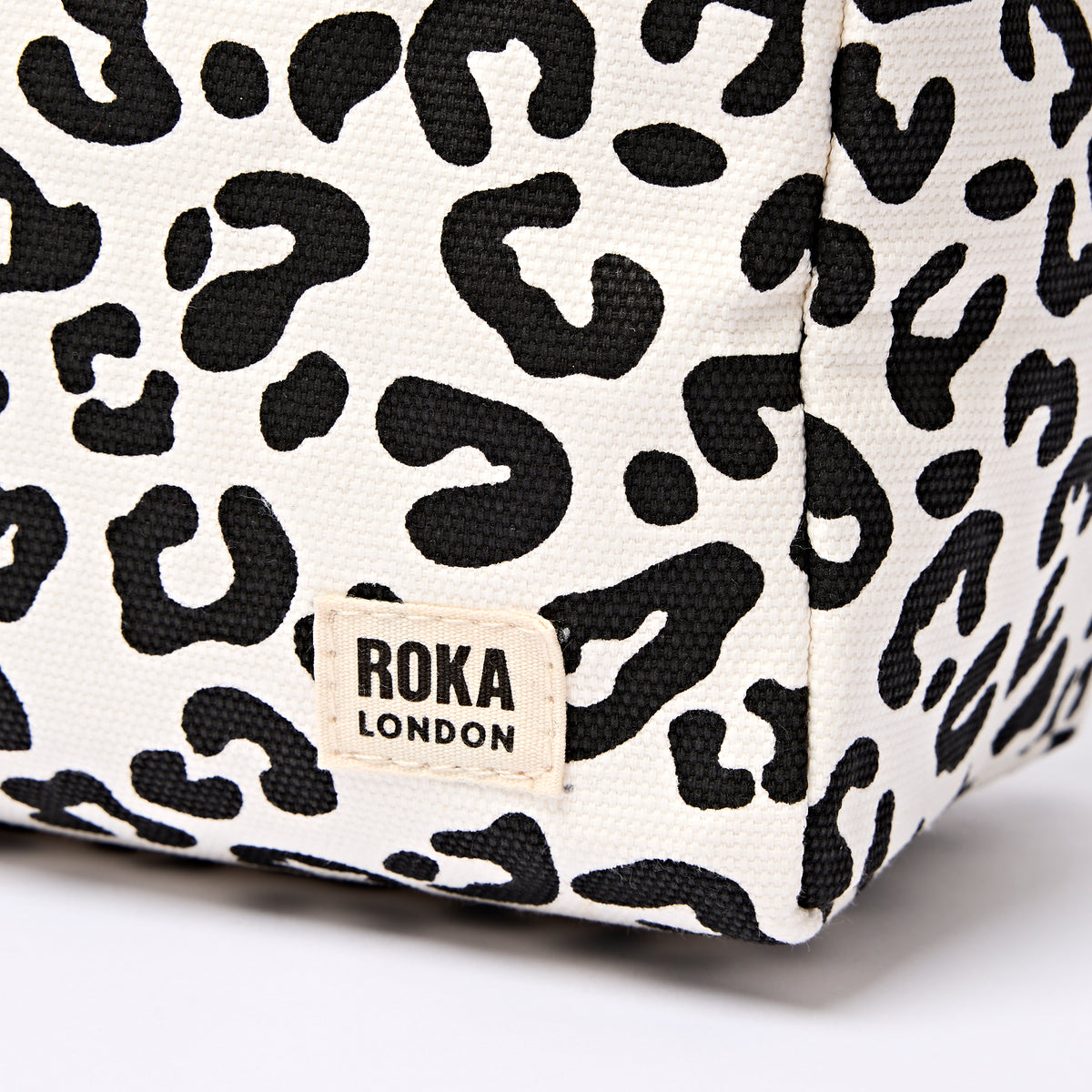 Maygrove Wash Bag in Summer Leopard
