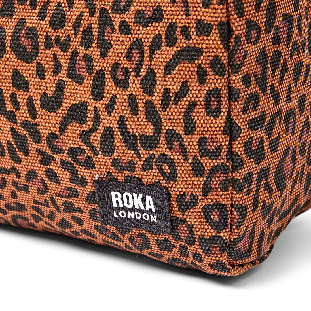 Maygrove Wash Bag in Leopard Mini