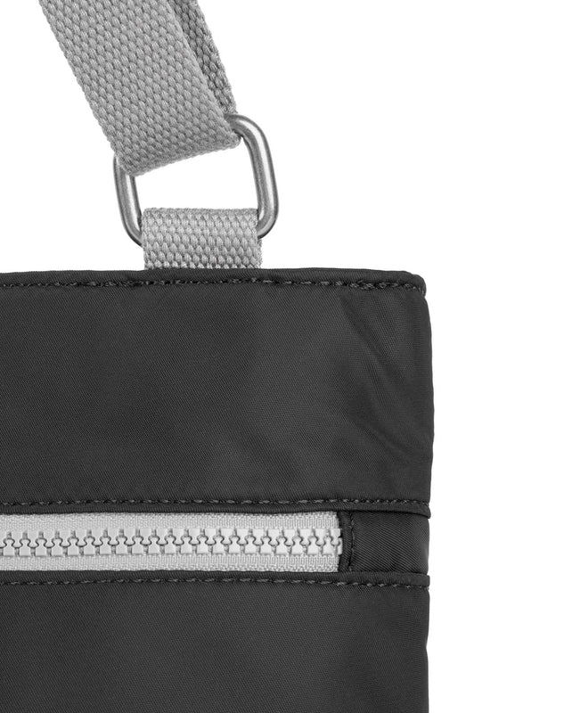 Moorgate Messenger Bag in Black