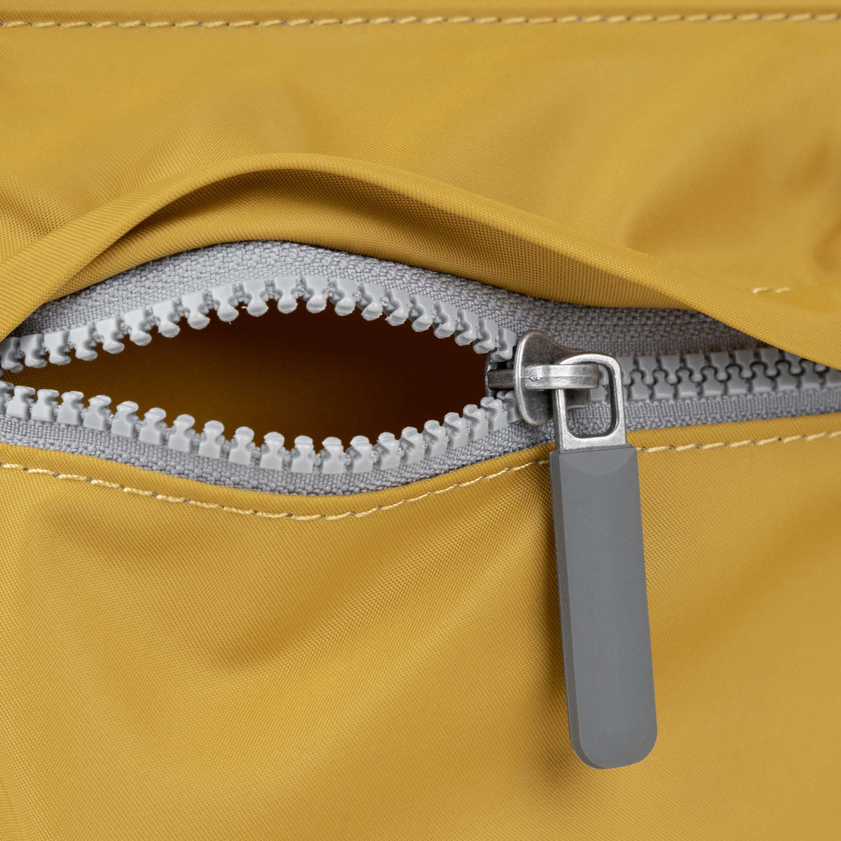 Moorgate Messenger Bag in Corn