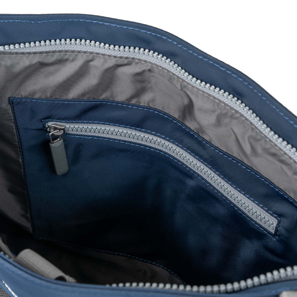 Moorgate Messenger Bag in Midnight