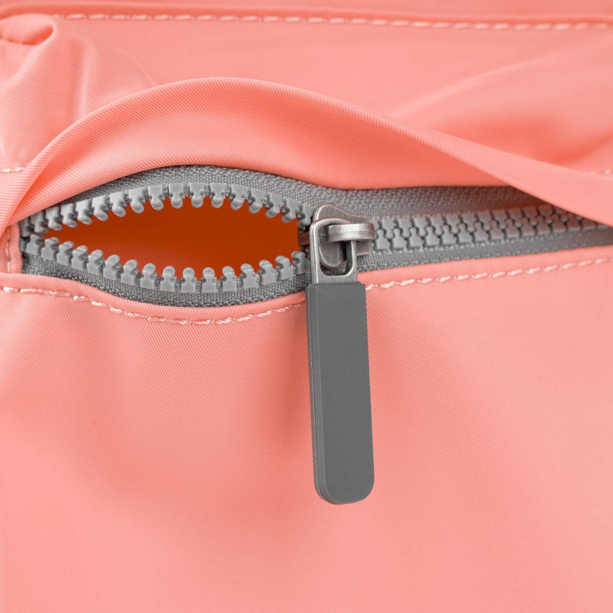 Moorgate Messenger Bag in Punch