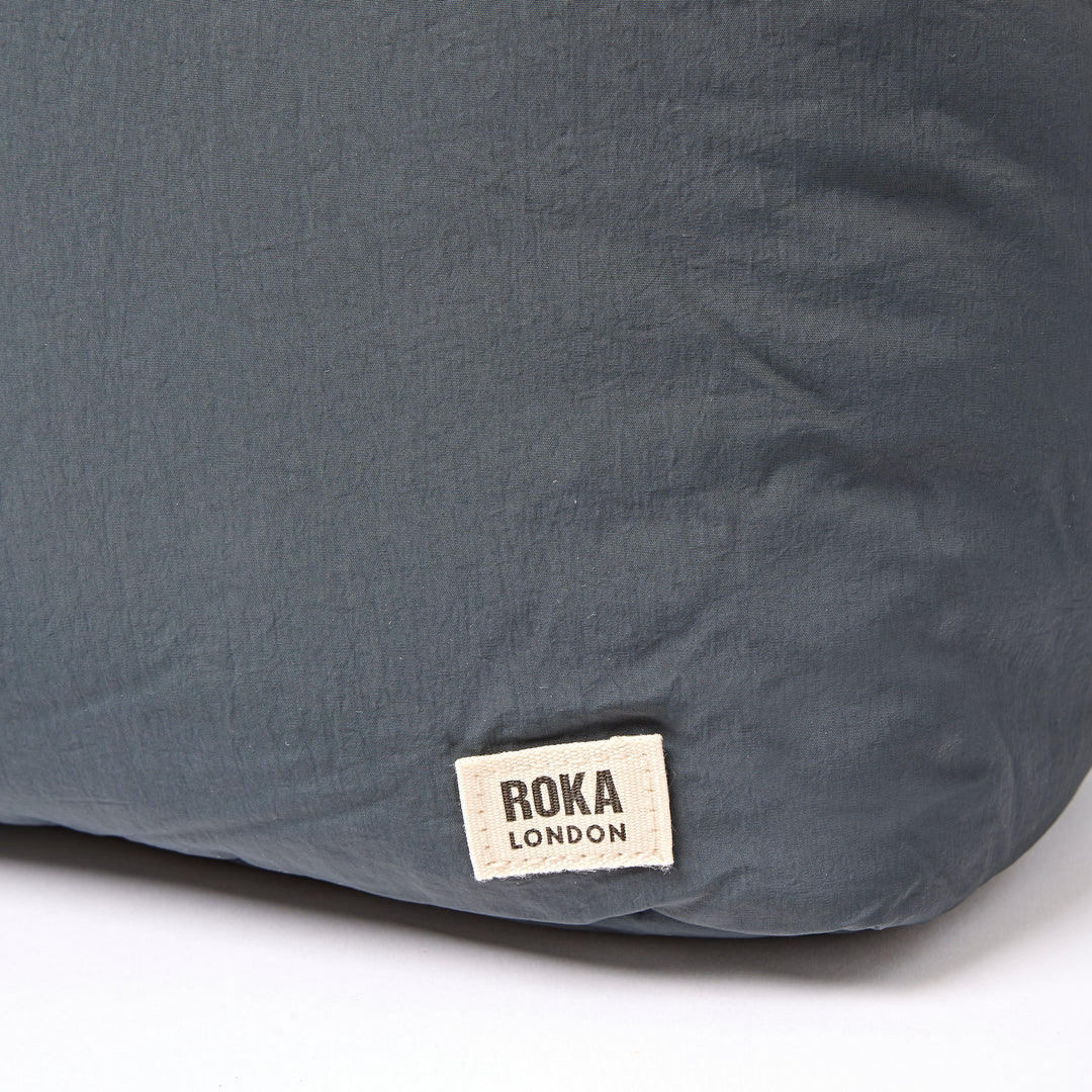 Oxford Shoulder Bag in Raven
