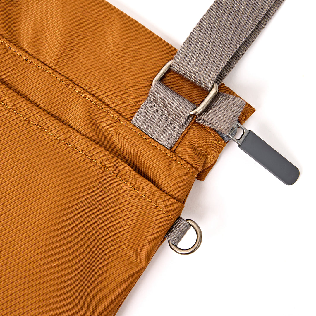 Stratford Crossbody Bag in Biscuit