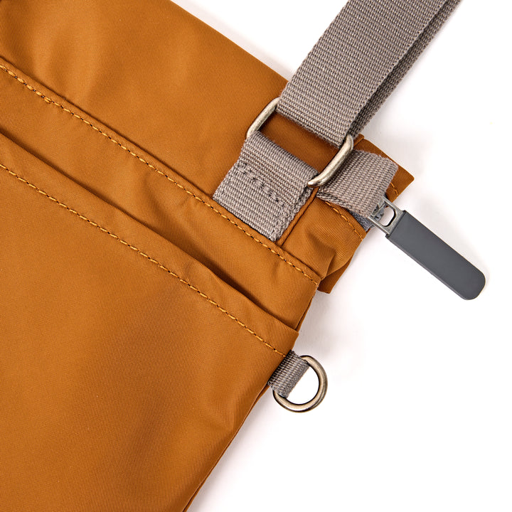 Stratford Crossbody Bag in Biscuit