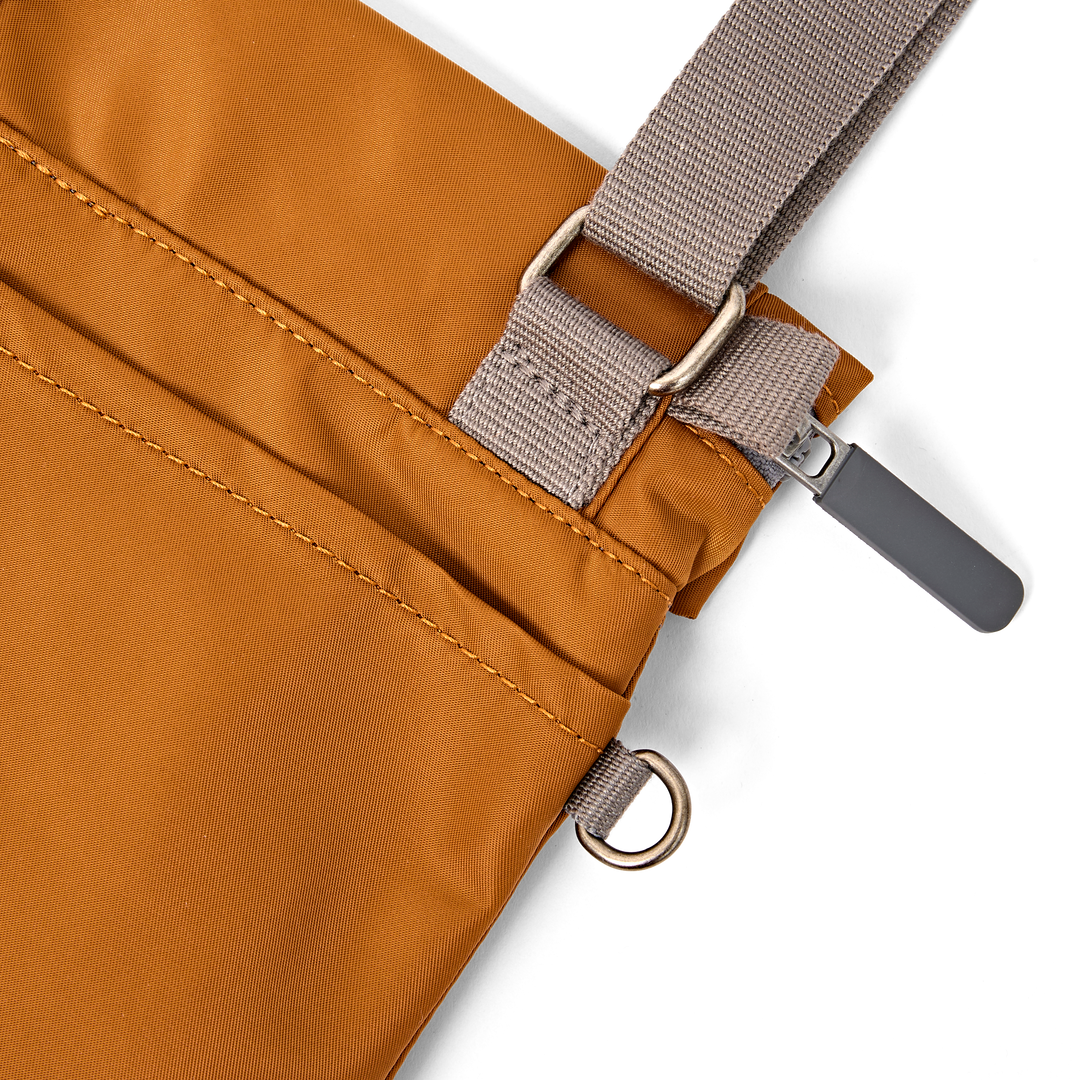 Stratford Crossbody Bag in Biscuit