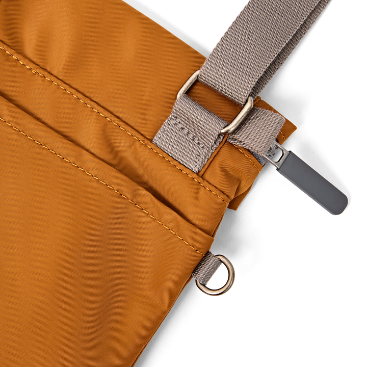 Stratford Crossbody Bag in Biscuit