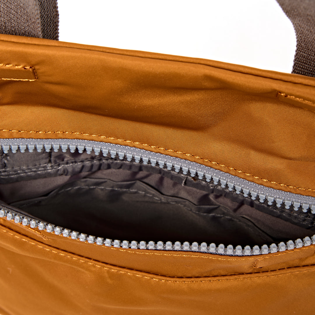 Stratford Crossbody Bag in Biscuit