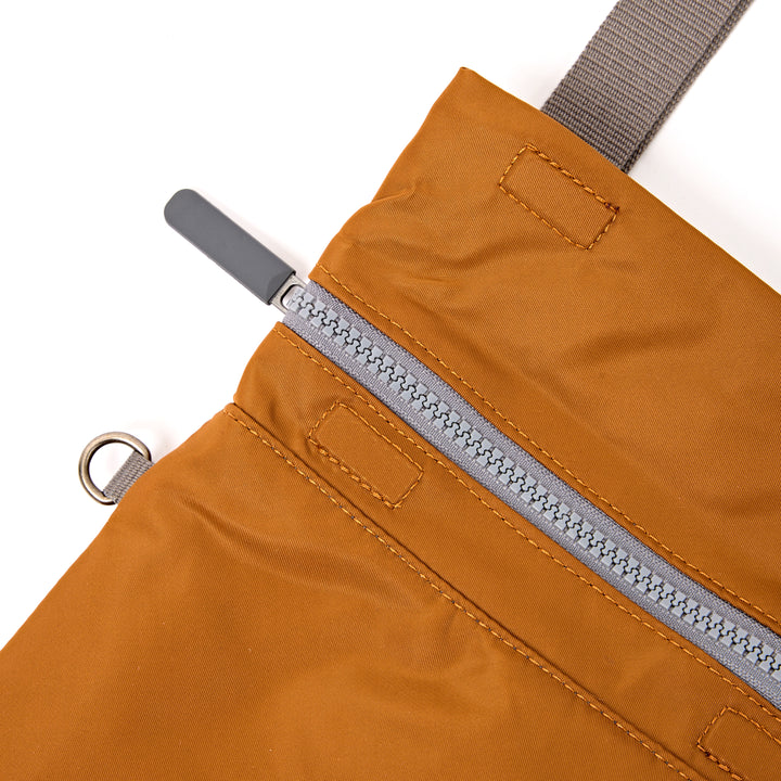 Stratford Crossbody Bag in Biscuit