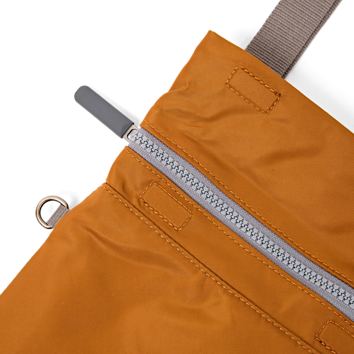 Stratford Crossbody Bag in Biscuit