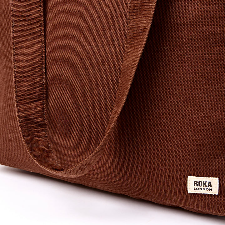 Sloane Shoulder Bag in Lindt
