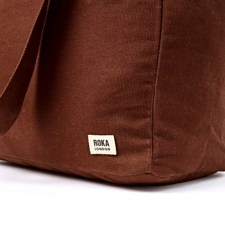 Sloane Shoulder Bag in Lindt