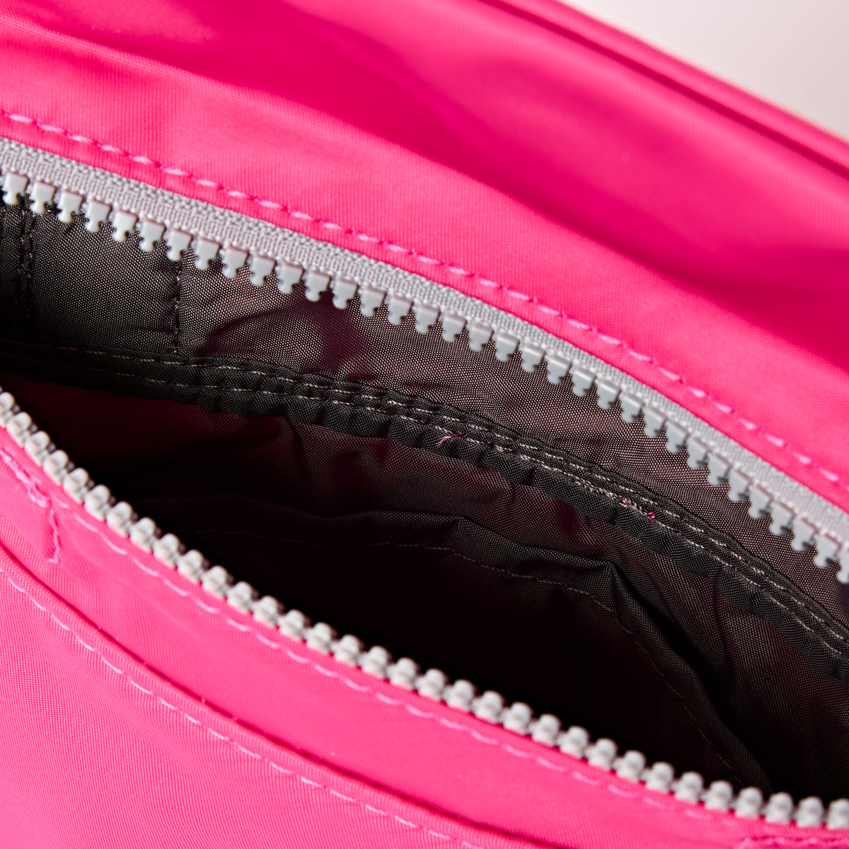 Stratford Crossbody Bag in Granita Red